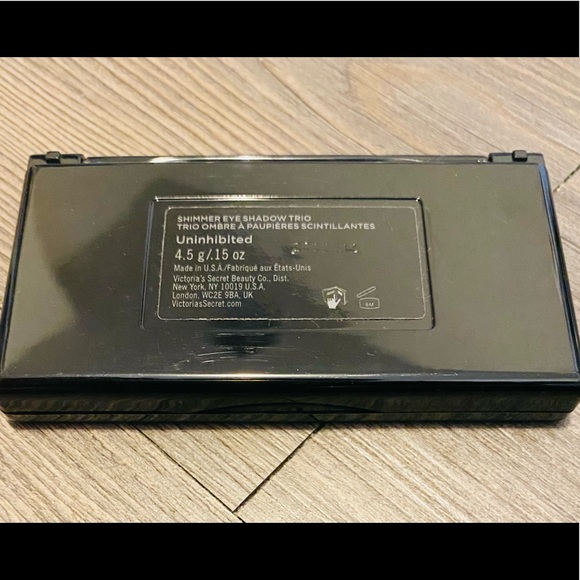 ♦️SOLD♦️NWOT Rare Victoria's Secret Eye Shadow Palette - Picture 3 of 3